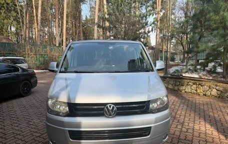 Volkswagen Caravelle T5, 2014 год, 2 200 000 рублей, 2 фотография