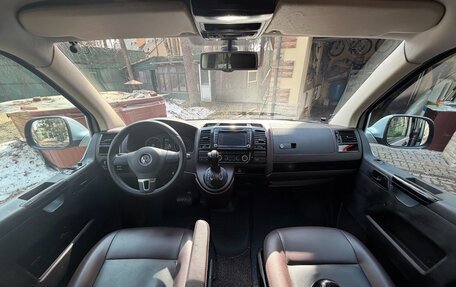 Volkswagen Caravelle T5, 2014 год, 2 200 000 рублей, 10 фотография