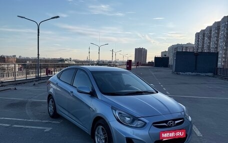 Hyundai Solaris II рестайлинг, 2011 год, 640 000 рублей, 2 фотография