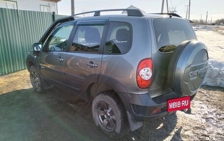 Chevrolet Niva I рестайлинг, 2018 год, 950 000 рублей, 3 фотография