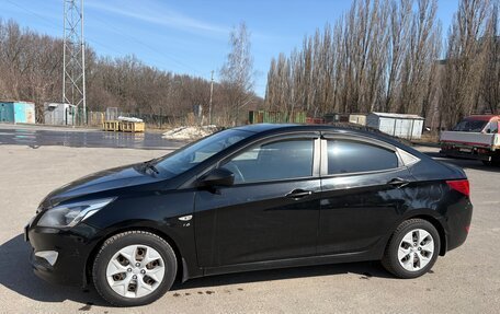 Hyundai Solaris II рестайлинг, 2015 год, 957 000 рублей, 1 фотография