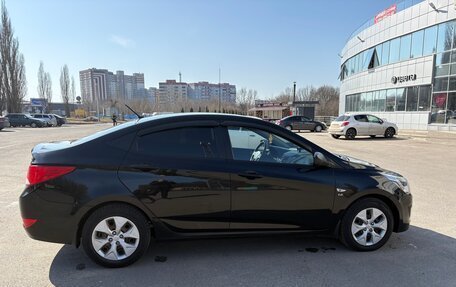 Hyundai Solaris II рестайлинг, 2015 год, 957 000 рублей, 2 фотография