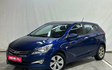 Hyundai Solaris II рестайлинг, 2015 год, 950 000 рублей, 1 фотография