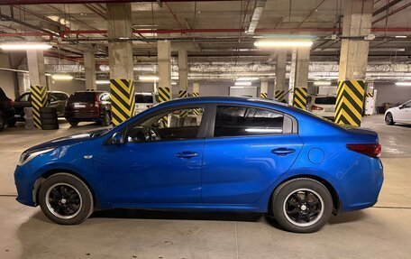 KIA Rio IV, 2017 год, 990 000 рублей, 3 фотография