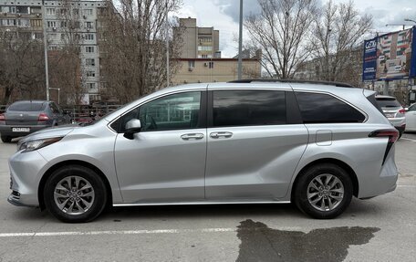 Toyota Sienna, 2022 год, 3 999 999 рублей, 4 фотография