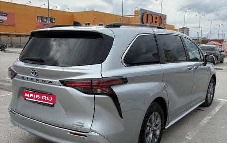 Toyota Sienna, 2022 год, 3 999 999 рублей, 6 фотография