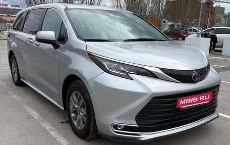 Toyota Sienna, 2022 год, 3 999 999 рублей, 3 фотография