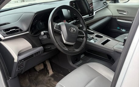 Toyota Sienna, 2022 год, 3 999 999 рублей, 9 фотография