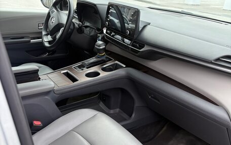 Toyota Sienna, 2022 год, 3 999 999 рублей, 10 фотография