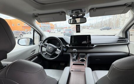 Toyota Sienna, 2022 год, 3 999 999 рублей, 11 фотография