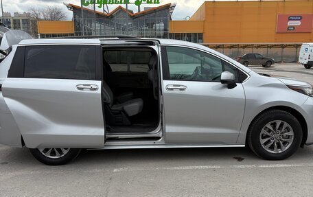 Toyota Sienna, 2022 год, 3 999 999 рублей, 12 фотография