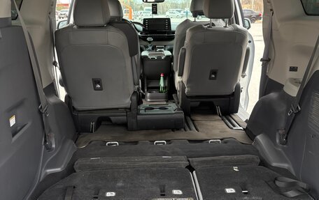 Toyota Sienna, 2022 год, 3 999 999 рублей, 17 фотография