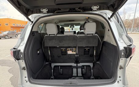 Toyota Sienna, 2022 год, 3 999 999 рублей, 16 фотография