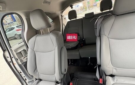 Toyota Sienna, 2022 год, 3 999 999 рублей, 15 фотография