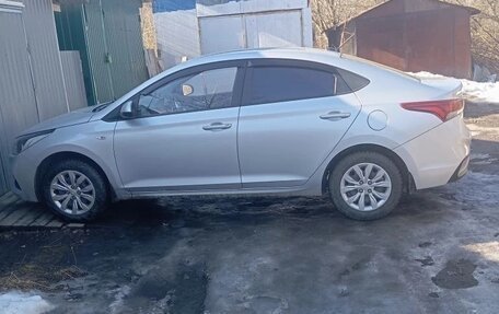 Hyundai Solaris II рестайлинг, 2017 год, 1 000 000 рублей, 3 фотография