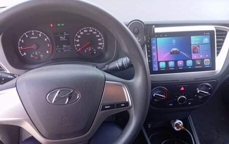 Hyundai Solaris II рестайлинг, 2017 год, 1 000 000 рублей, 5 фотография