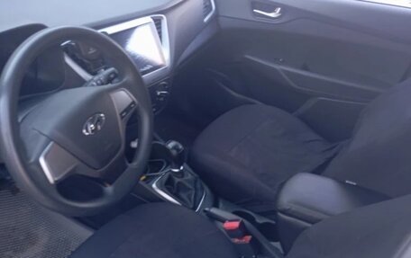 Hyundai Solaris II рестайлинг, 2017 год, 1 000 000 рублей, 6 фотография