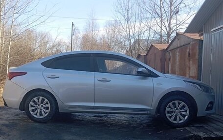 Hyundai Solaris II рестайлинг, 2017 год, 1 000 000 рублей, 9 фотография