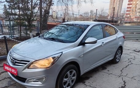 Hyundai Solaris II рестайлинг, 2014 год, 590 000 рублей, 2 фотография