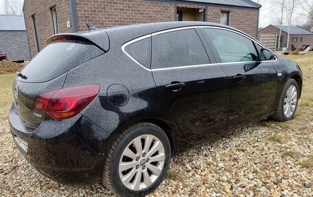 Opel Astra J, 2010 год, 550 000 рублей, 2 фотография