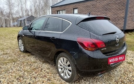 Opel Astra J, 2010 год, 550 000 рублей, 3 фотография
