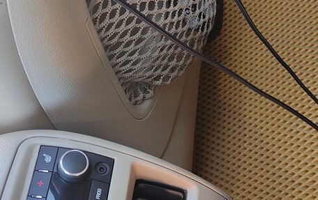 Cadillac SRX II рестайлинг, 2011 год, 1 390 000 рублей, 24 фотография