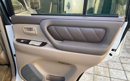 Toyota Land Cruiser 100 рестайлинг 2, 1999 год, 1 940 000 рублей, 16 фотография