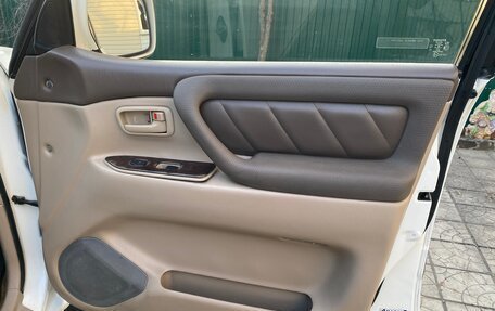 Toyota Land Cruiser 100 рестайлинг 2, 1999 год, 1 940 000 рублей, 13 фотография