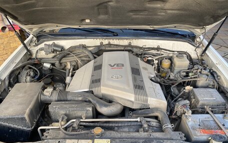 Toyota Land Cruiser 100 рестайлинг 2, 1999 год, 1 940 000 рублей, 35 фотография