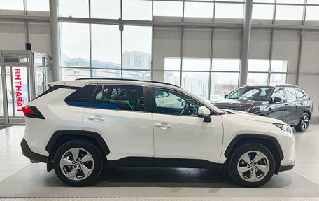 Toyota RAV4, 2020 год, 3 250 000 рублей, 5 фотография