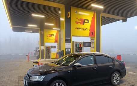 Volkswagen Jetta VI, 2013 год, 915 000 рублей, 1 фотография