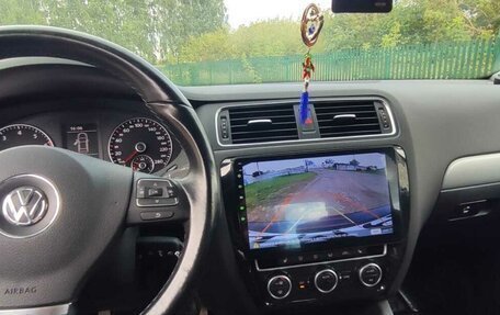 Volkswagen Jetta VI, 2013 год, 915 000 рублей, 2 фотография