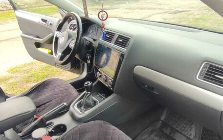 Volkswagen Jetta VI, 2013 год, 915 000 рублей, 31 фотография