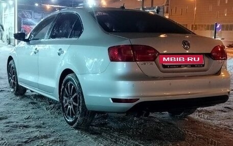 Volkswagen Jetta VI, 2011 год, 800 000 рублей, 7 фотография