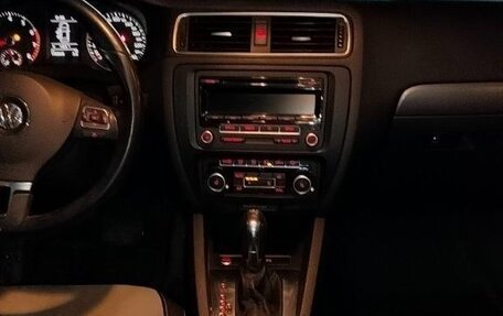 Volkswagen Jetta VI, 2011 год, 800 000 рублей, 12 фотография