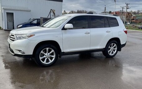 Toyota Highlander III, 2013 год, 2 150 000 рублей, 2 фотография
