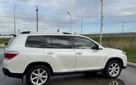 Toyota Highlander III, 2013 год, 2 150 000 рублей, 4 фотография