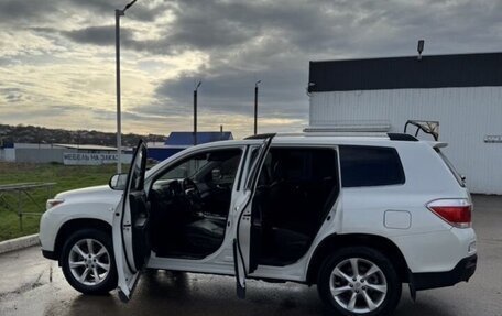 Toyota Highlander III, 2013 год, 2 150 000 рублей, 7 фотография