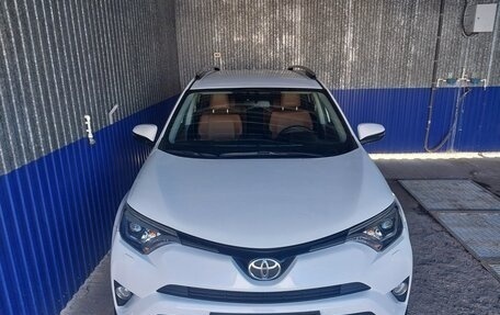 Toyota RAV4, 2016 год, 2 680 000 рублей, 3 фотография