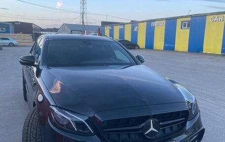 Mercedes-Benz E-Класс, 2018 год, 2 850 000 рублей, 4 фотография