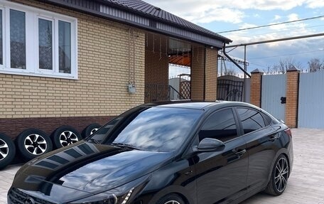 Hyundai Solaris II рестайлинг, 2017 год, 1 400 000 рублей, 2 фотография