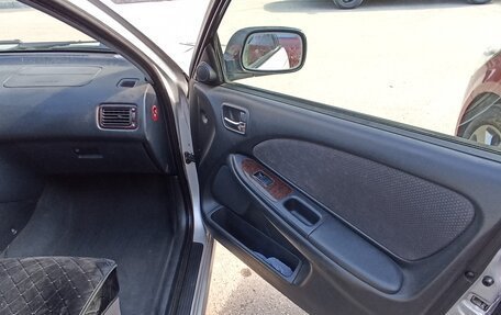 Toyota Avensis III рестайлинг, 2001 год, 250 000 рублей, 7 фотография