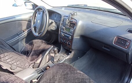 Toyota Avensis III рестайлинг, 2001 год, 250 000 рублей, 4 фотография