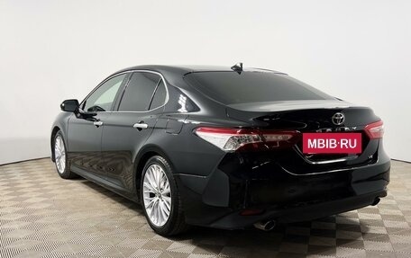 Toyota Camry, 2018 год, 2 559 900 рублей, 2 фотография