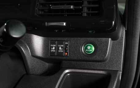 Honda Stepwgn IV, 2016 год, 1 749 000 рублей, 21 фотография