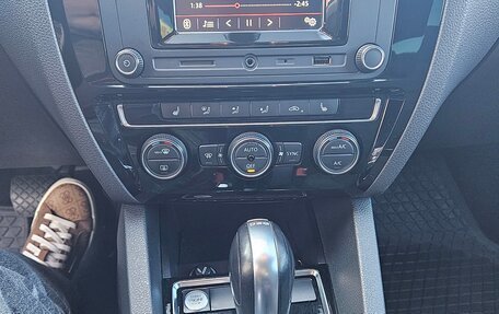 Volkswagen Jetta VI, 2017 год, 1 500 000 рублей, 12 фотография