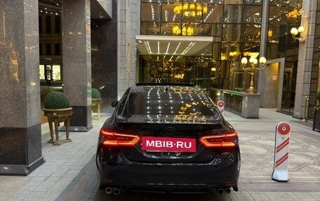 Toyota Camry, 2021 год, 3 250 000 рублей, 2 фотография