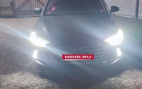 Hyundai Elantra VI рестайлинг, 2017 год, 1 000 000 рублей, 2 фотография