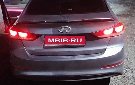 Hyundai Elantra VI рестайлинг, 2017 год, 1 000 000 рублей, 5 фотография