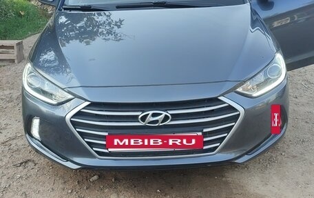 Hyundai Elantra VI рестайлинг, 2017 год, 1 000 000 рублей, 8 фотография